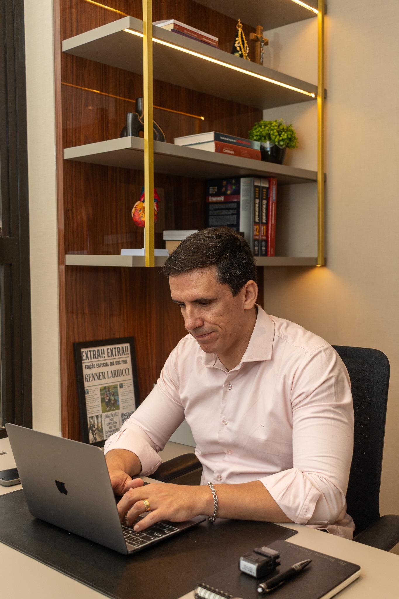 Dr. Renner Lariucci - Cardiologista Dr. Renner Lariucci - Cardiologista